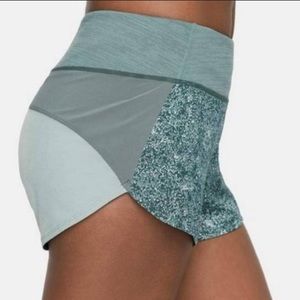 Outdoor Voices Hudson 2.5” Shorts, Pebbled Green, Large